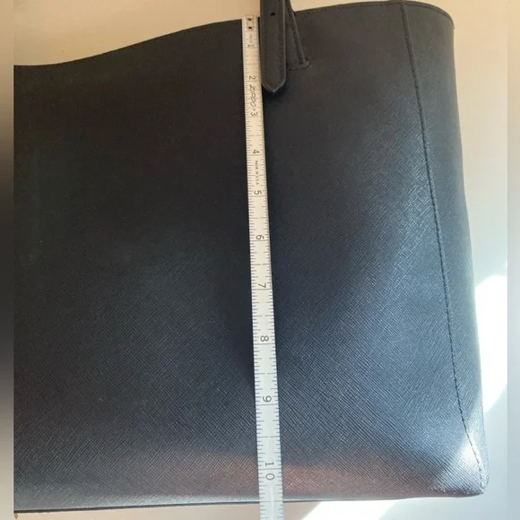 Tory Burch Robinson saffiano tote - Picture 13 of 16